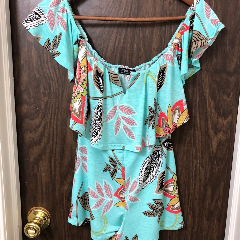 Patterned romper with v slit front